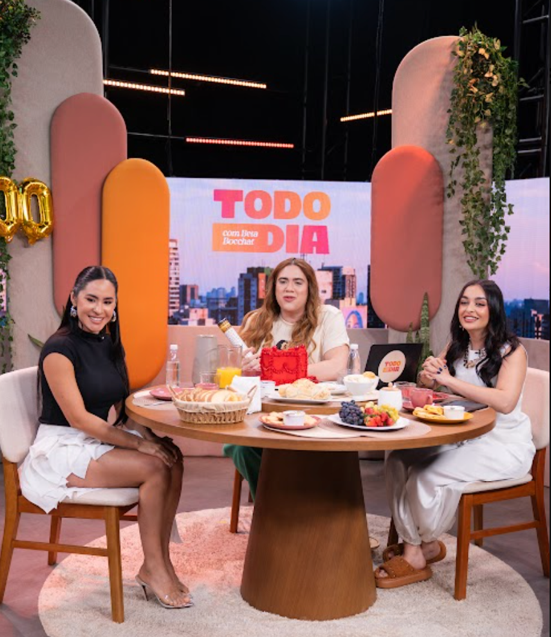 Beta Boechat celebra 100 edições do Todo Dia na DiaTV com Isabelle Nogueira