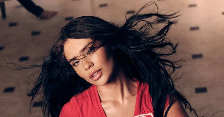 Lou Garcia traz toda a sua sede pelo pop com show inédito