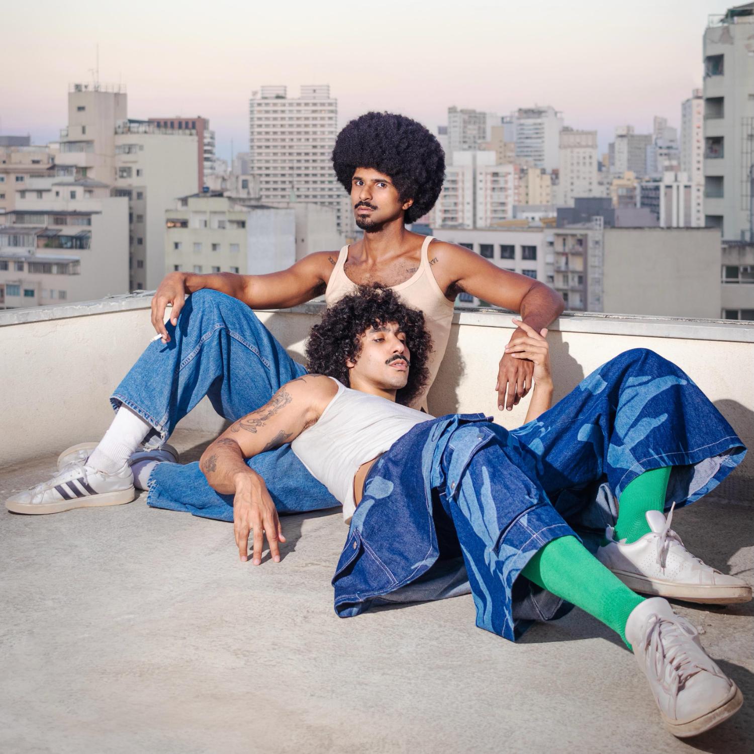 ZEBRÔ estreia com 'GET IT LOW' unindo R&B e eletrônica