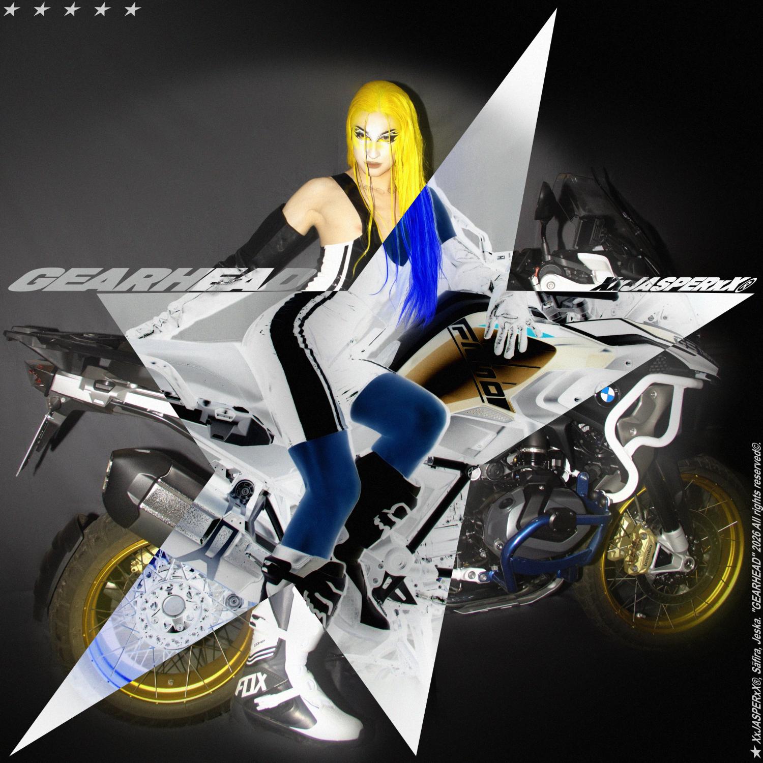 Hyperpopstar XxJasperxX acelera em "GEARHEAD" com funk bruxaria e estética fetichista