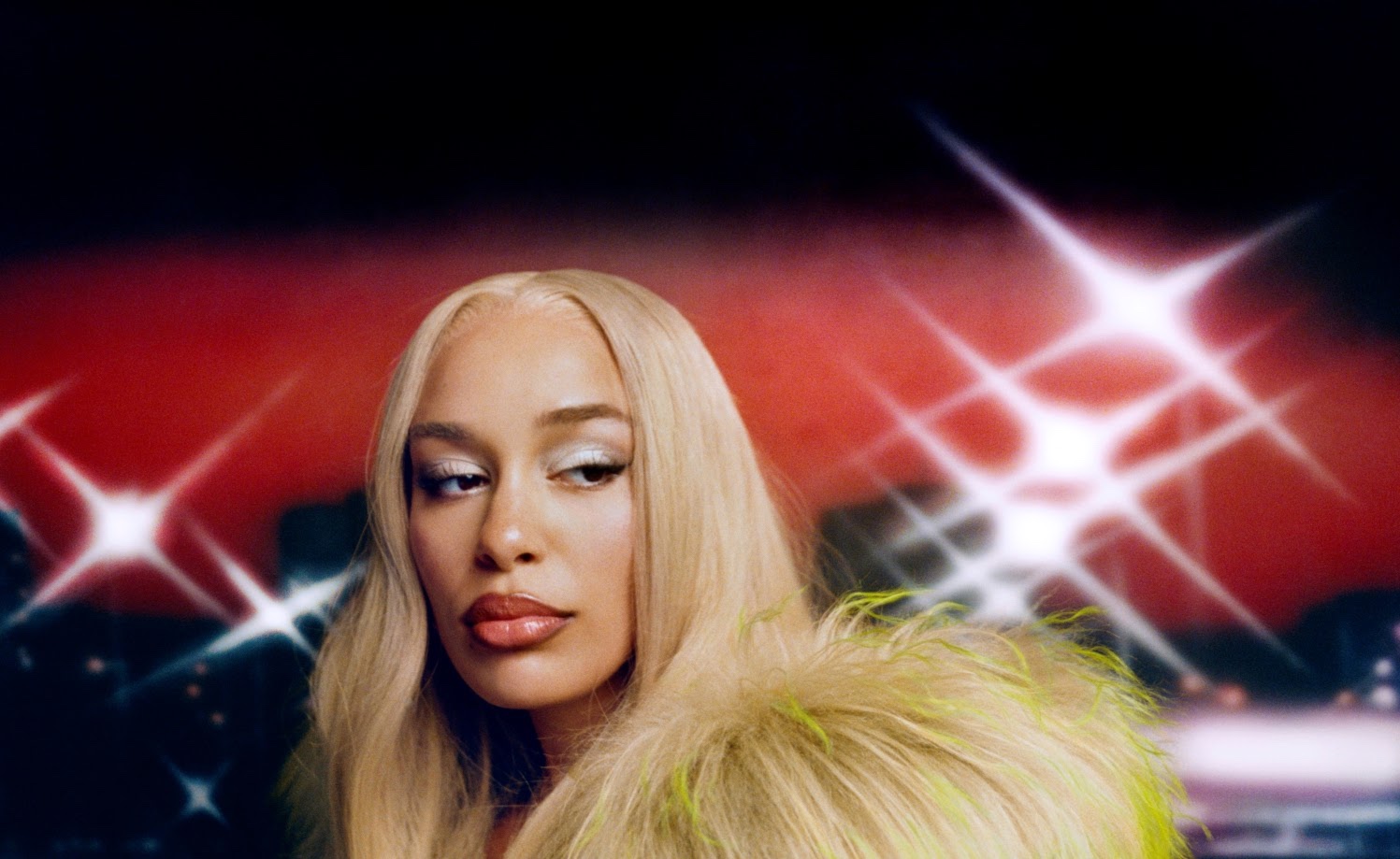 Jorja Smith lança versão acústica de Dancing antes de turnê