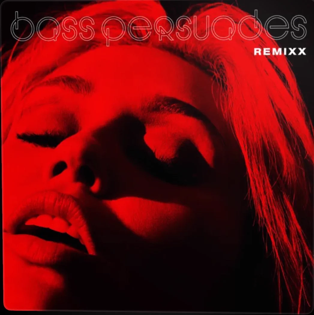 Miley Cyrus e Model/Actriz: "Bass Persuades" Ganha Nova Cara com Toque de Maxx Morando