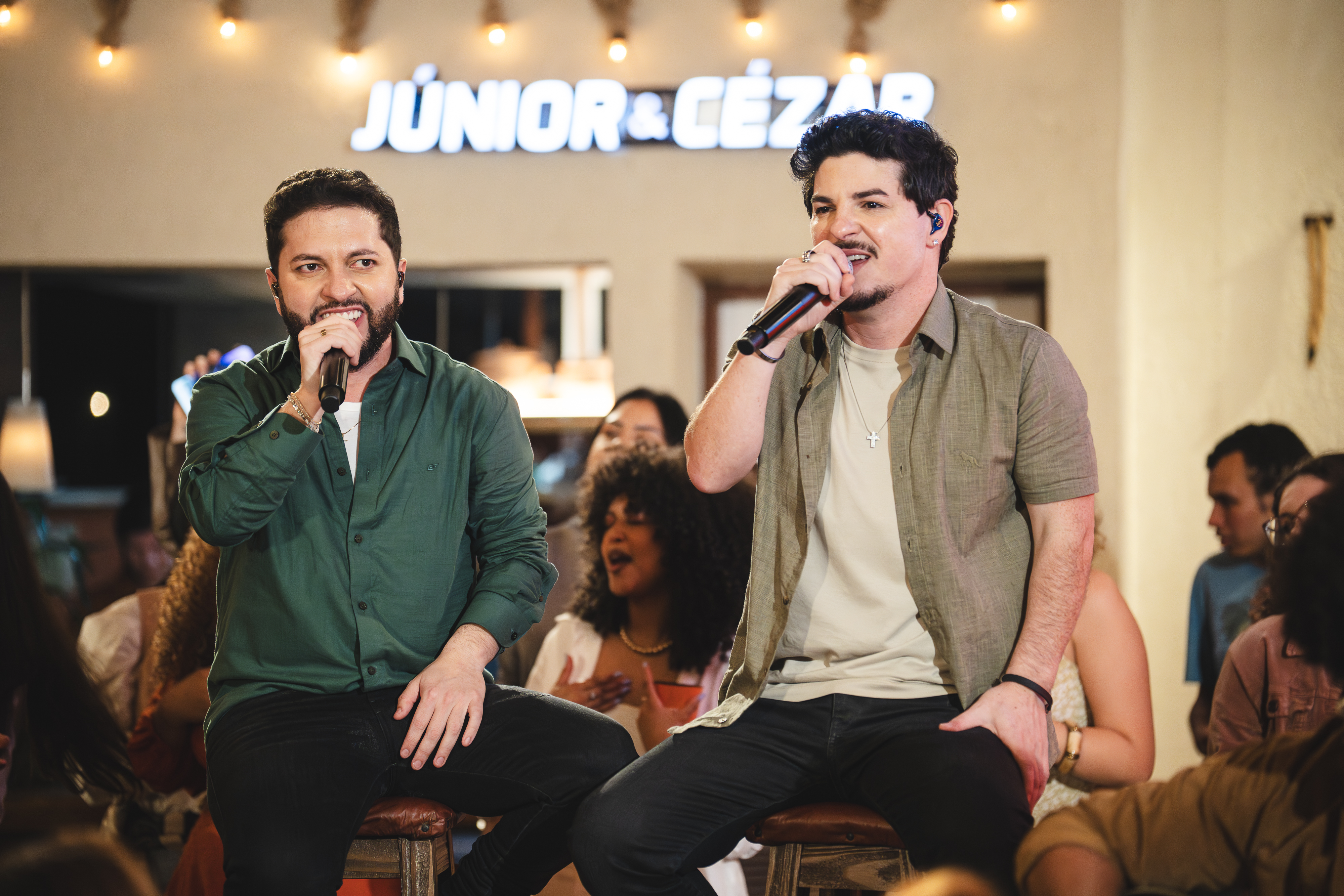 Junior & Cezar transformam o sertanejo cantado em novelas com episódios curtos