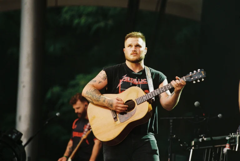 Zach Bryan se une a Lana Del Rey em novo EP, "Young Manhood and Other Donatable Organs"