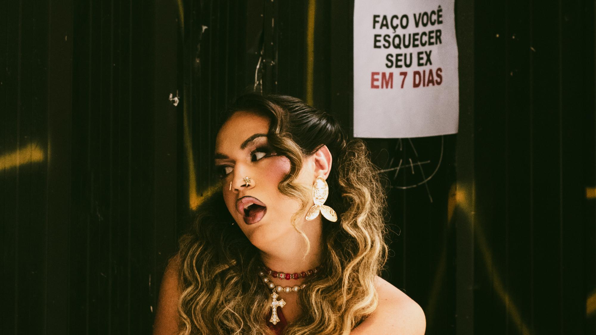 CAE mergulha na fúria pós-término em novo single