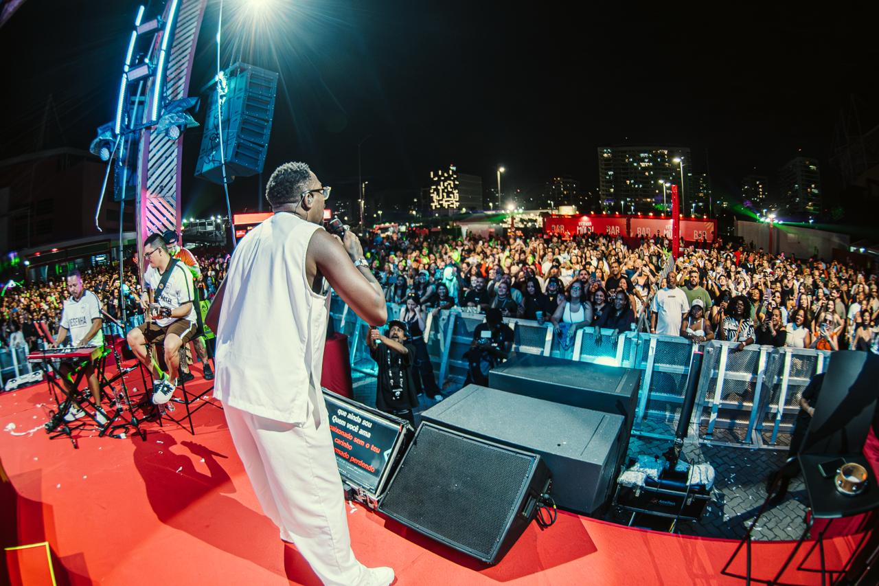 Mumuzinho celebra 10 anos de “Resenha” com retorno ao Rio e Thiaguinho como convidado